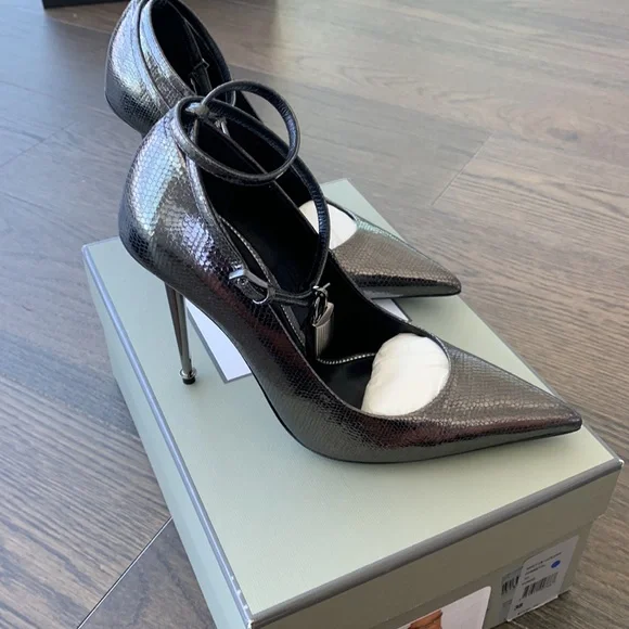 TOM FORD GUNMETAL PUMP W/ LOCK 38 - Picture 2 of 10